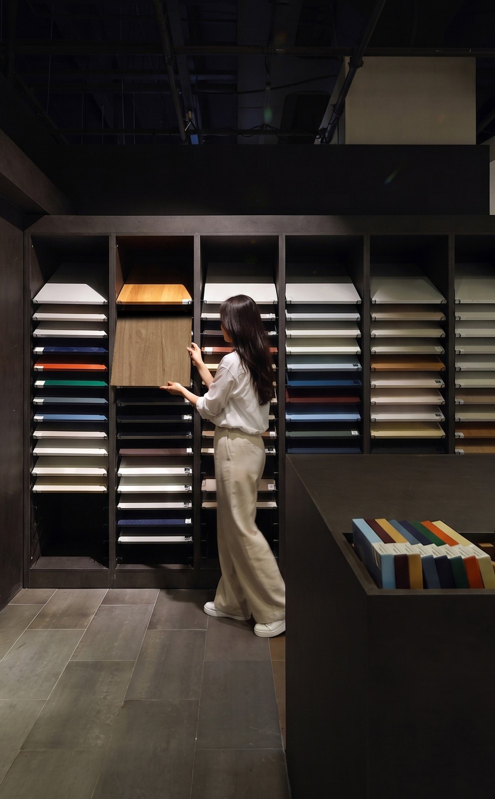 예림 본사 프리미엄 전시장 Material Library — 자재 실물 샘플