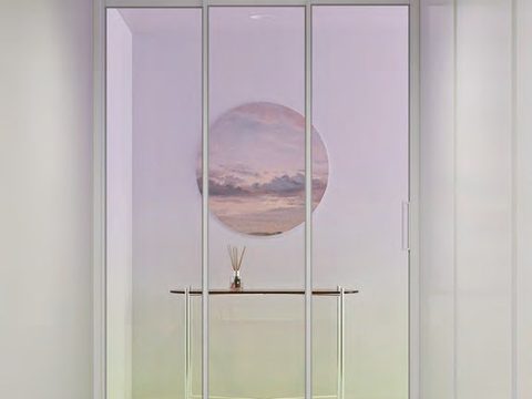 중문 슈퍼 슬림 3연동 YSS-100 [화이트] · 유리 코랄 그라데이션 · 연출 — 2026 예림 도어·중문 룩북